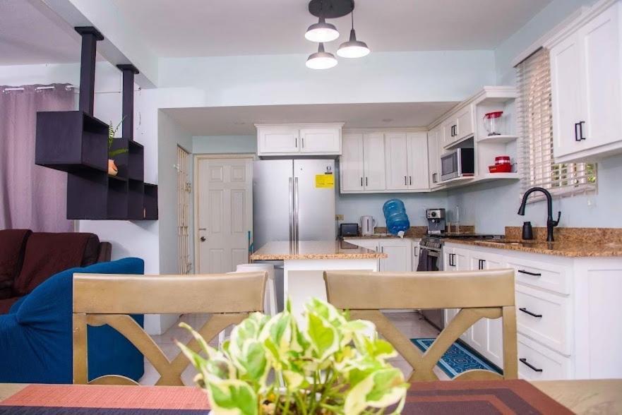 Tranquil Oasis In Mona Holiday home Kingston
